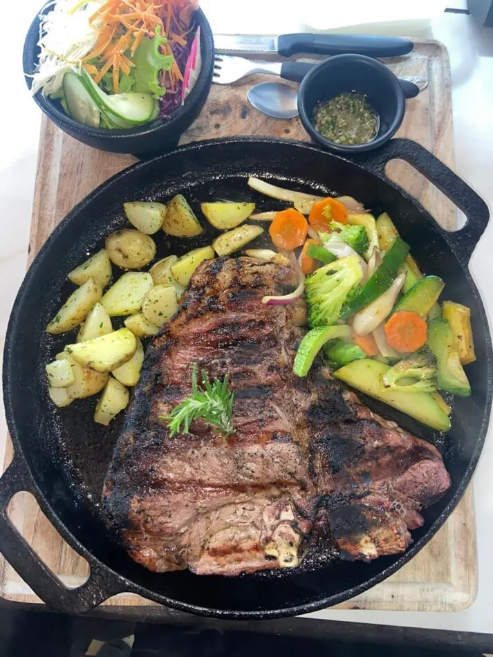 Plato de la cocina del restaurante