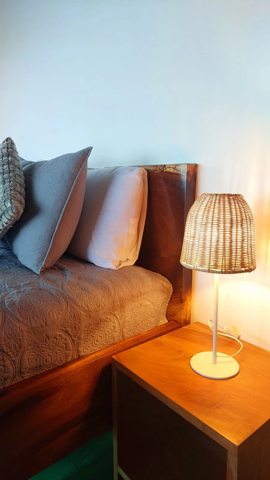Detalles junto a la cama